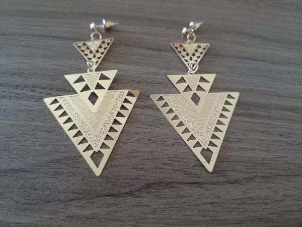 Brinco Triangular Dourado - 986