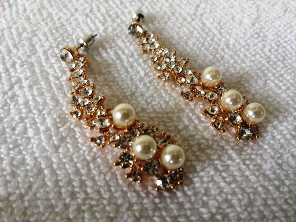 Brinco Pérolas e Strass Dourado - 935