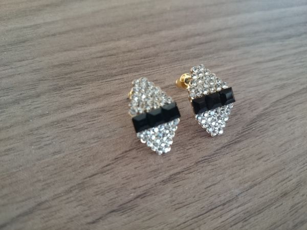 Brinco Pequeno Strass e Pedras - 975