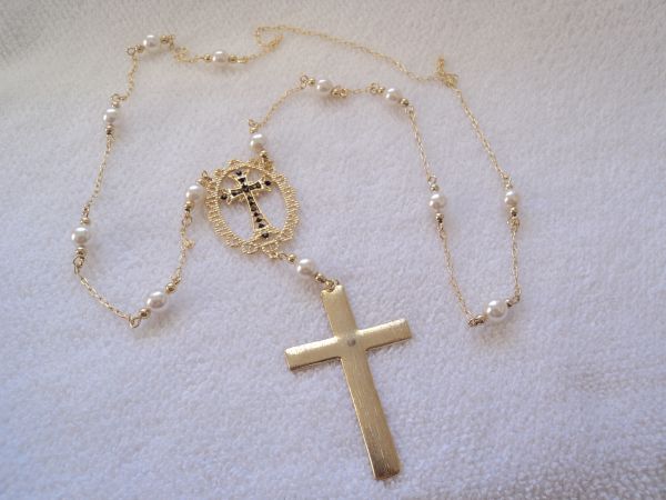 Colar Crucifixo e Medalha c/ Pérolas - 476