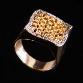 Anel Quadrado Onda Dourado c/ Det. Ródio - 293